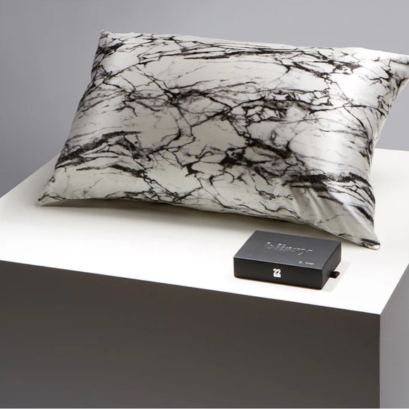 Blissy Silk Pillowcase - Picture 1 of 11